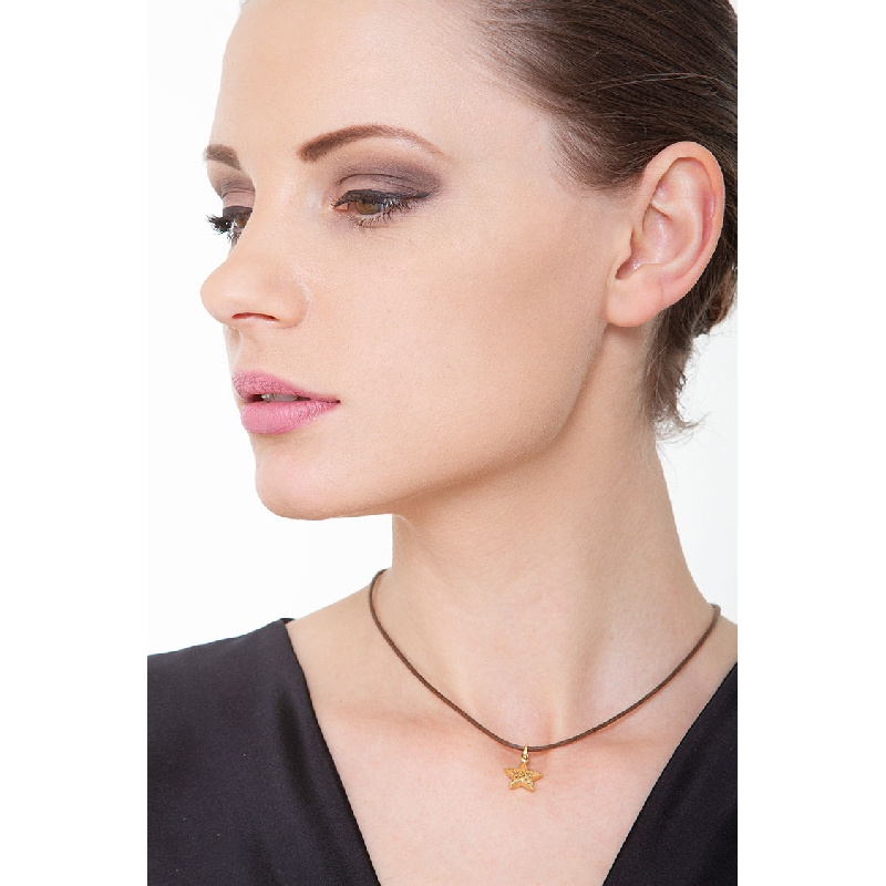 18k yellow gold diamond cut star