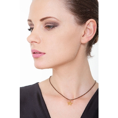 18k yellow gold diamond cut star