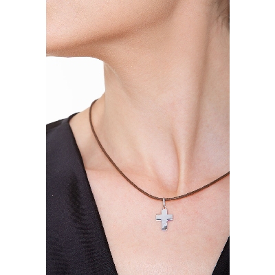 Rectangular cross pendant in 18k white gold 
