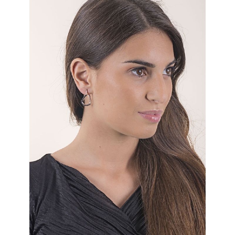 Oval curved earrings in white gold 18k