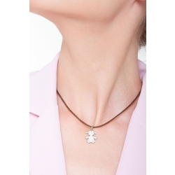 Girl silhouette pendant in 18k white gold 2