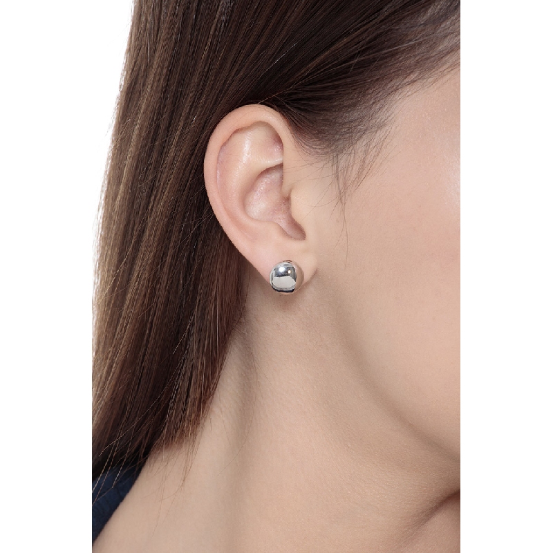 Button earrings in 18k white gold