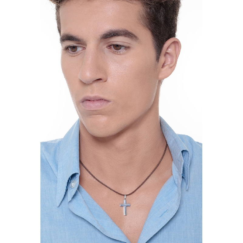 Cross pendant in 18k white gold