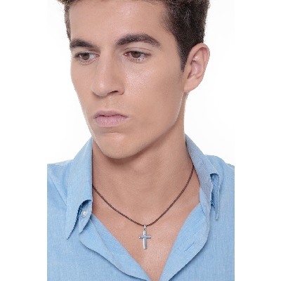 Cross pendant in 18k white gold