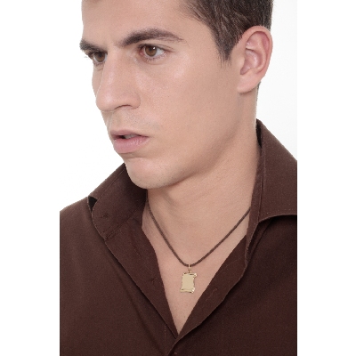 Parchment pendant in 18k yellow gold