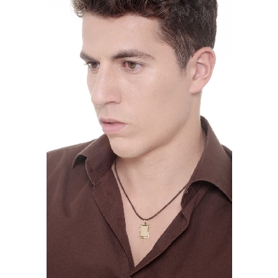 Parchment pendant in 18k yellow gold