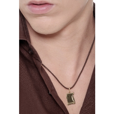 Parchment pendant in 18k yellow gold