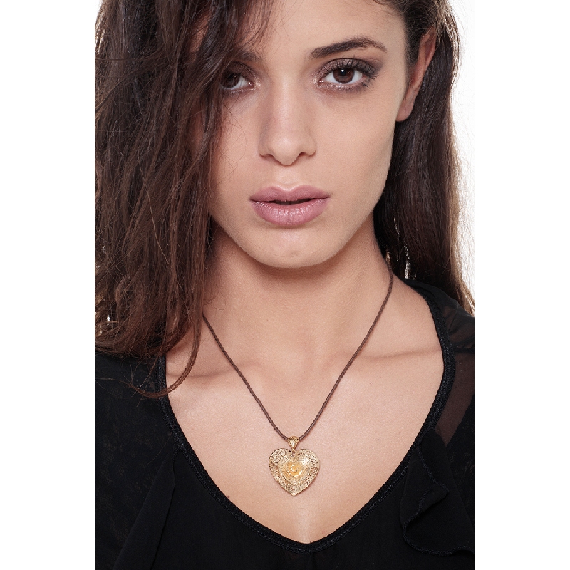 Perforated heart pendant in 18k yellow gold