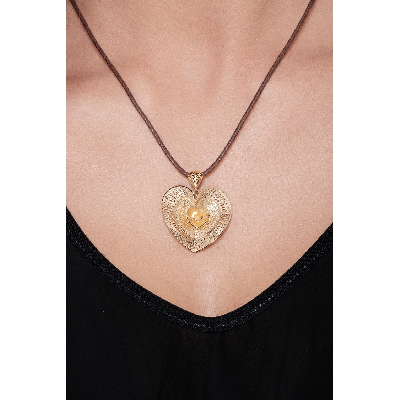 Perforated heart pendant in 18k yellow gold