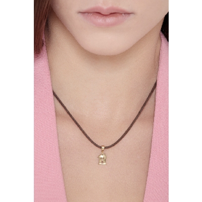 18k yellow gold house shaped pendant