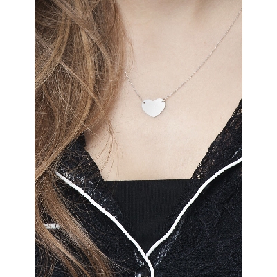Classical heart pendant in 18k white gold