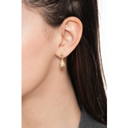 Knurled drop earrings pear shape in yellow gold 18k 2