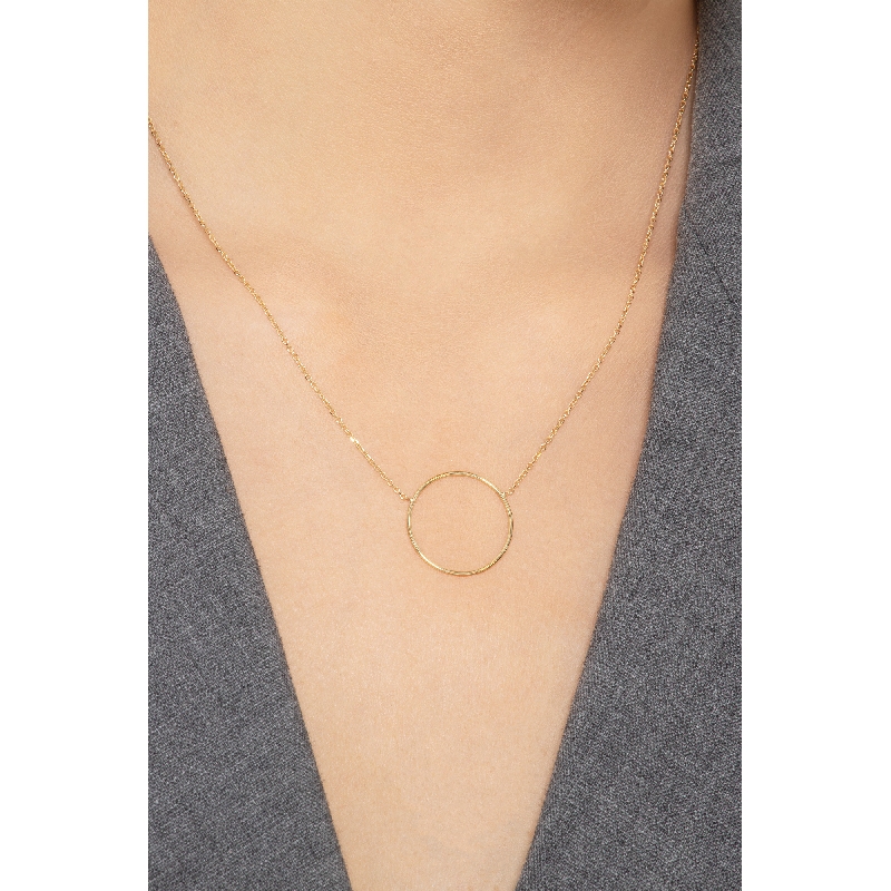 18k yellow gold necklace with circle pendant