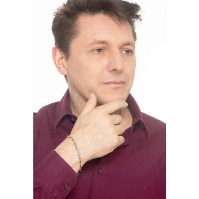 Bracciale con piastrina in oro giallo e bianco 18k, cm 19