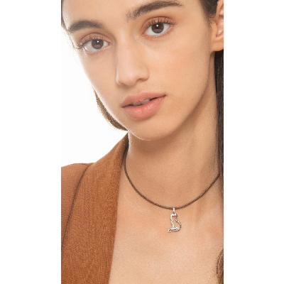 Ciondolo con gatto in oro bianco 18k e zirconi.