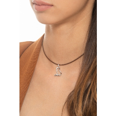 Ciondolo con gatto in oro bianco 18k e zirconi.