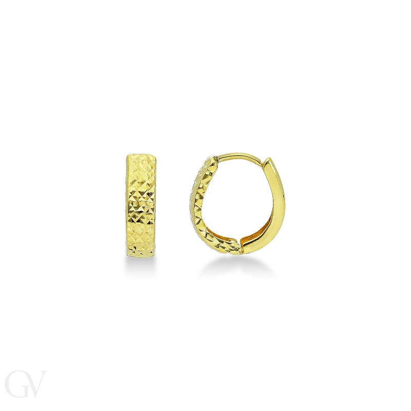 Oval knurled earrings in 18k yellow gold