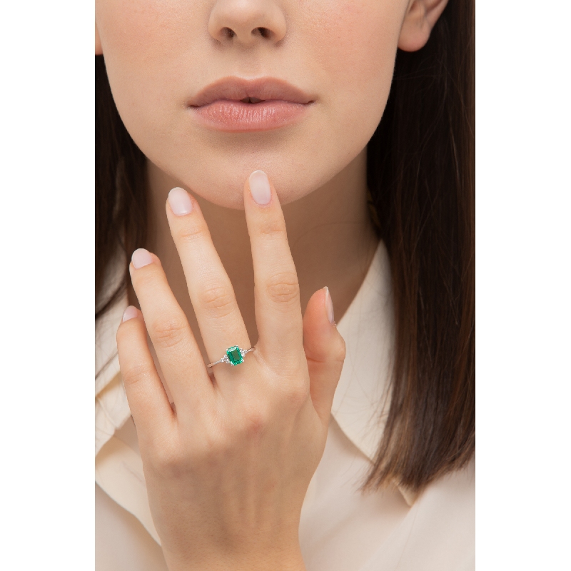 White gold 18k ring with an emerald and three bezel diamonds 