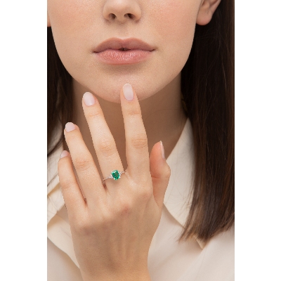 White gold 18k ring with an emerald and three bezel diamonds 