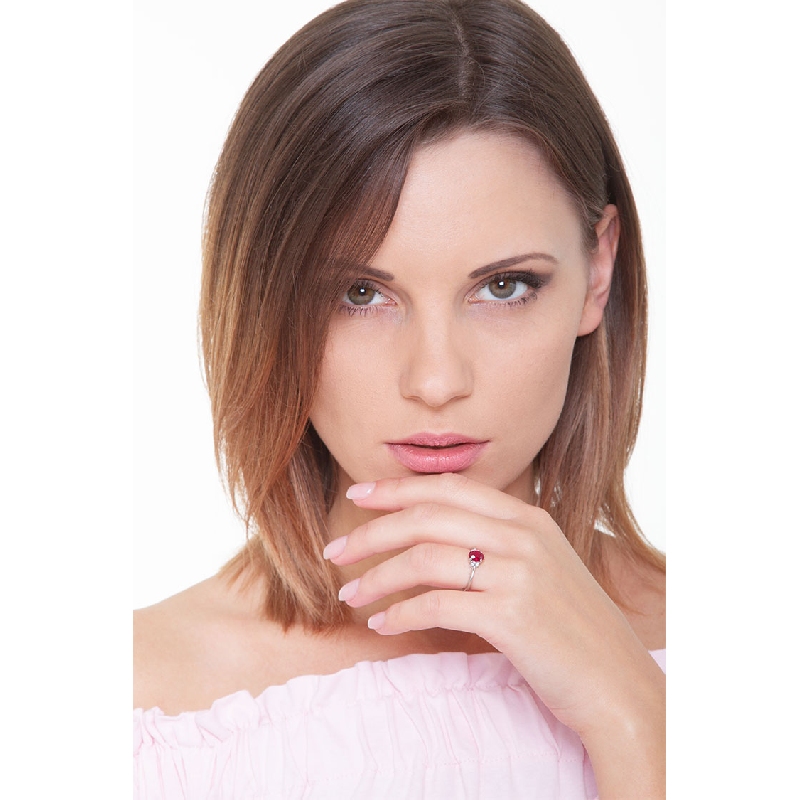 White gold 18k with ruby and diamonds 