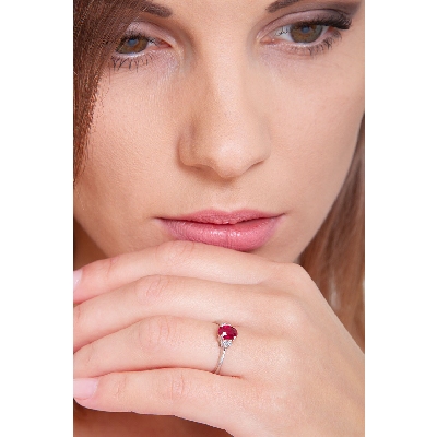 White gold 18k with ruby and diamonds 