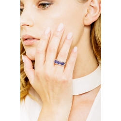 Trilogy ring in white gold 18k with diamonds and tanzanite  2