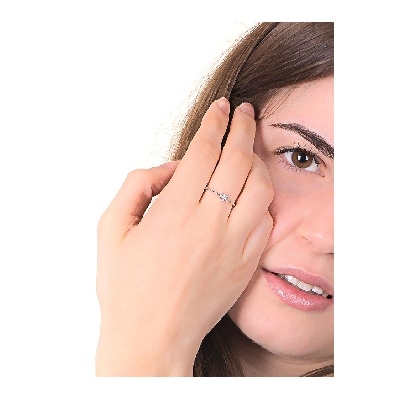 18k white gold ring with a little diamonds star 