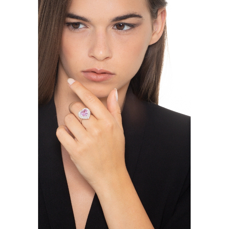 White gold 18k ring with central pink sapphire heart cut and diamonds