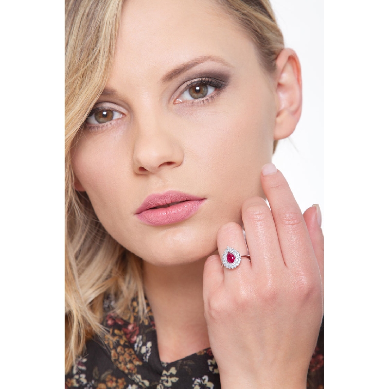 White gold 18k ring with ruby pear cut and diamonds 