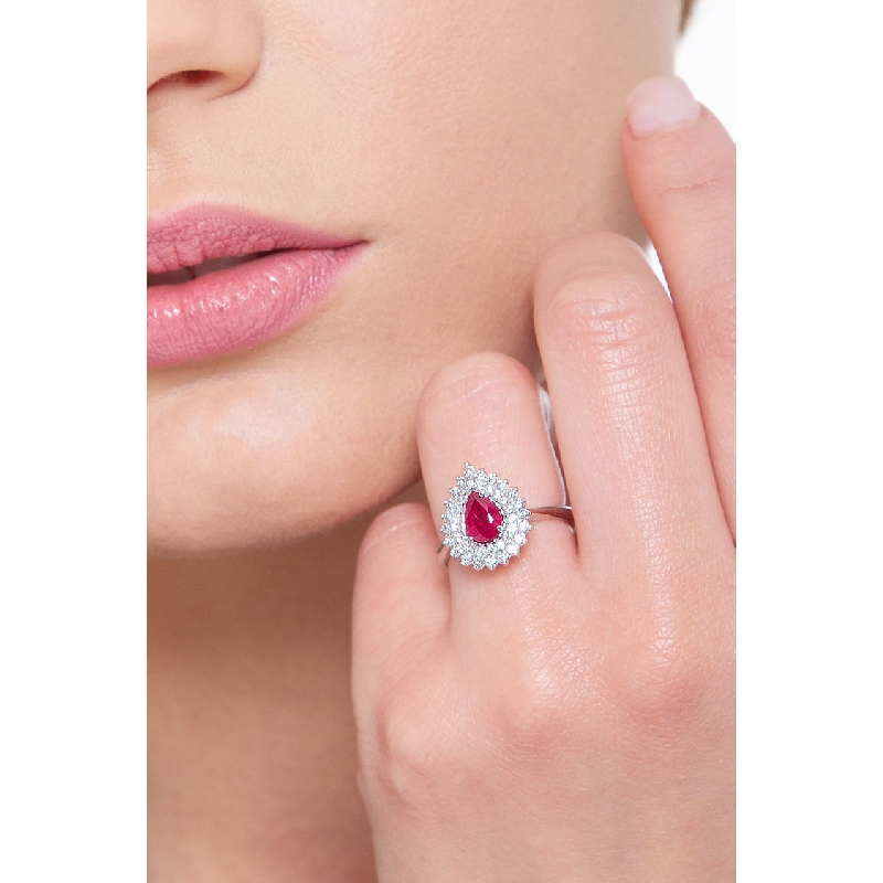 White gold 18k ring with ruby pear cut and diamonds 