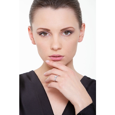 Solitaire ring in white gold 18k with diamonds