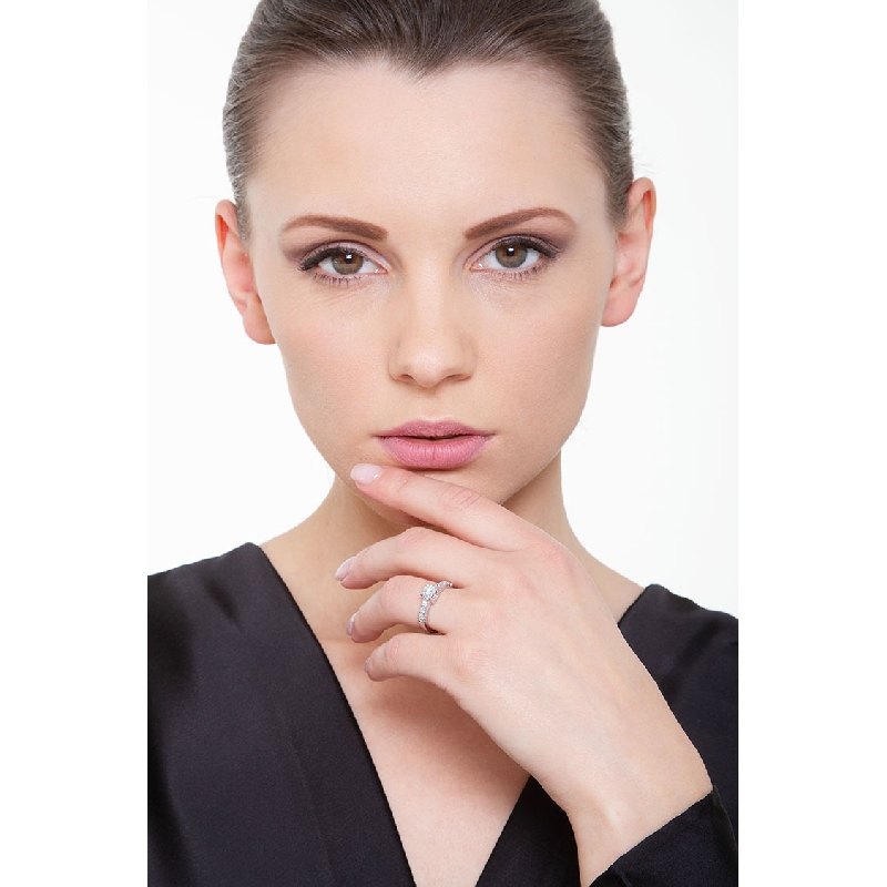 18k white gold solitaire ring with diamonds