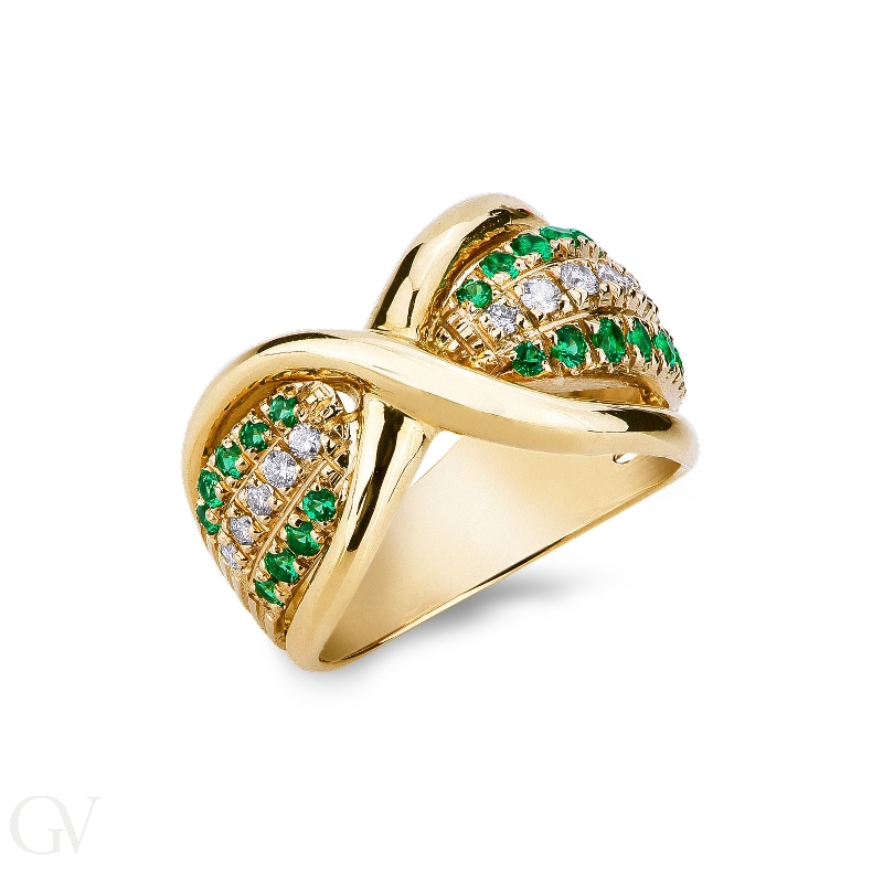 Yellow gold 18k ring with diamonds and emeralds 