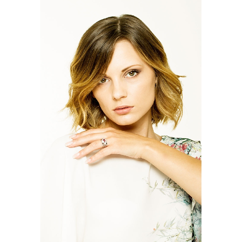 White gold 18k band ring with ruby and diamonds 