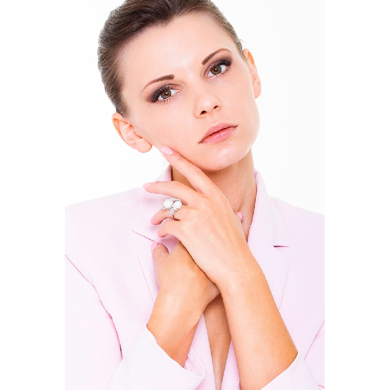 White gold 18k ring with pearls and diamonds 