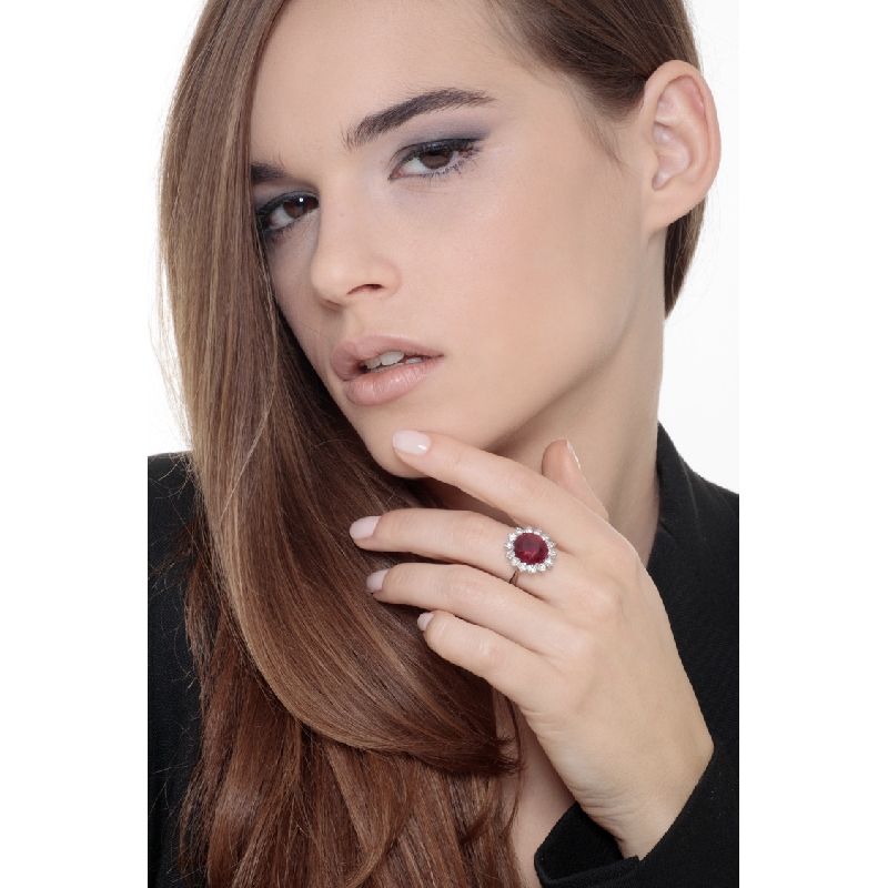 Halo ring white gold 18k with diamonds and a central ruby