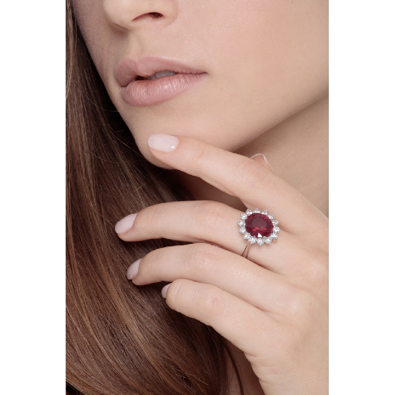 Halo ring white gold 18k with diamonds and a central ruby