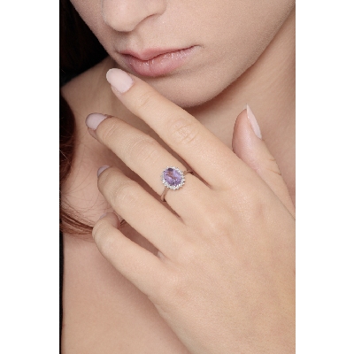 White gold 18k halo ring with diamonds and central amethyst