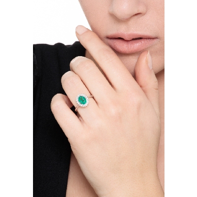 Halo ring white gold 18k with diamonds and emerald