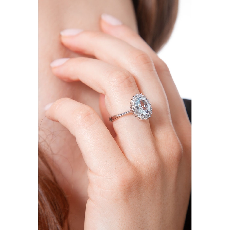 Anello contorno in oro bianco 18k con centro in Acquamarina e Diamanti
