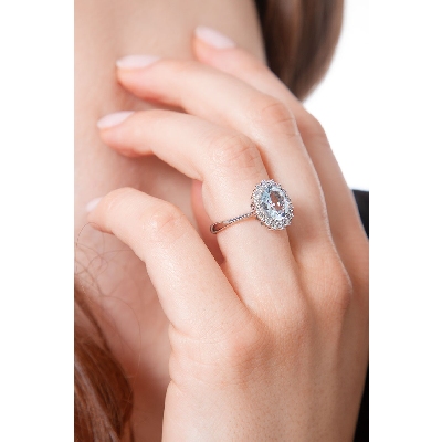 Anello contorno in oro bianco 18k con centro in Acquamarina e Diamanti