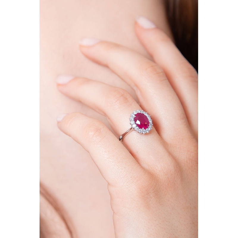 ANELLO CONTORNO CON 16BRILLANTI E RUBINO OVALE 9X7
