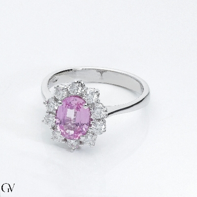 Halo ring in white gold 18k with pink sapphire oval cut and diamonds