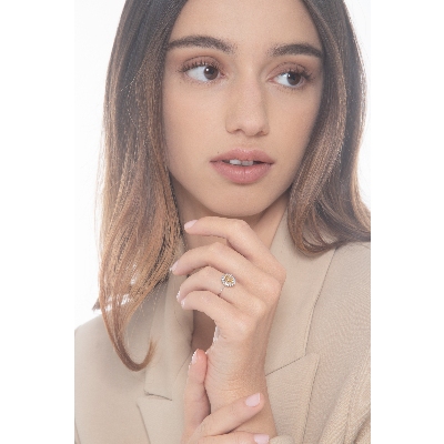 Anello rosetta contorno con Citrino Ovale e Diamanti in oro bianco 18k