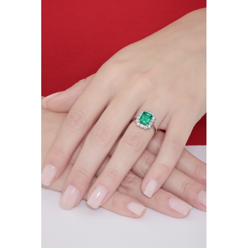 White gold 18k halo ring with diamonds and emerald 