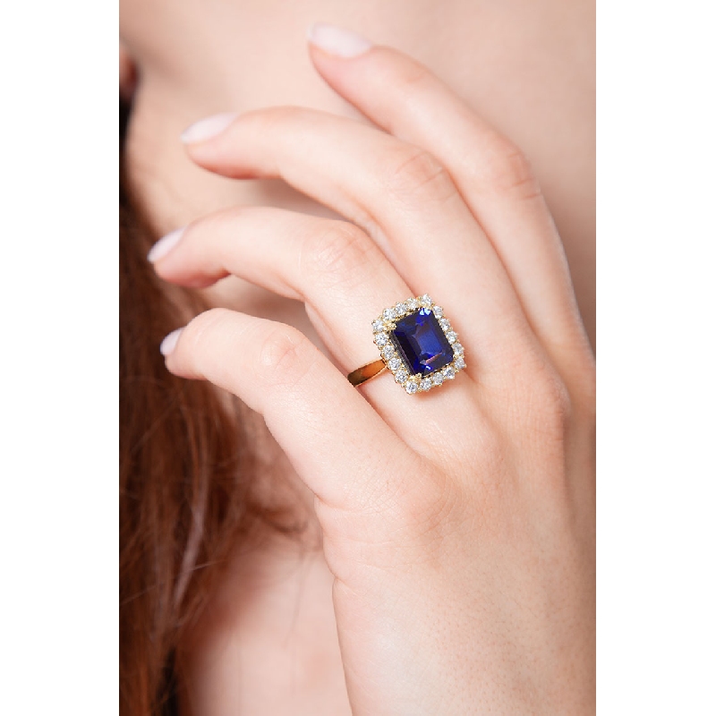 Halo ring with blue sapphire and diamonds in yellow gold 18k