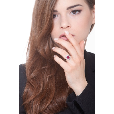 Halo ring with a central ruby and diamonds white gold 18k