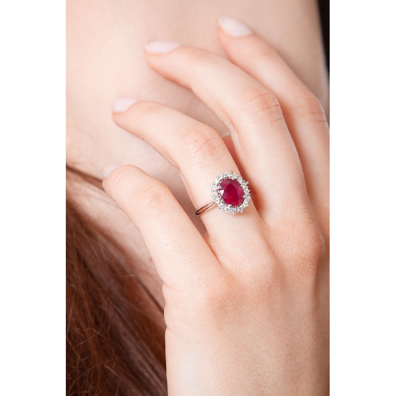 Halo ring with a central ruby and diamonds white gold 18k