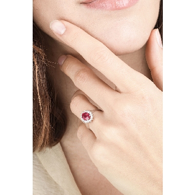 White gold 18k halo ring with ruby and diamonds