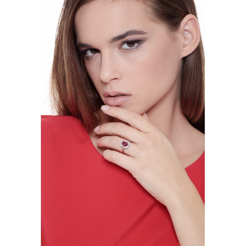 ANELLO CONTORNO CON RUBINO OVALE MM9X7 E 14BRILLANTI
